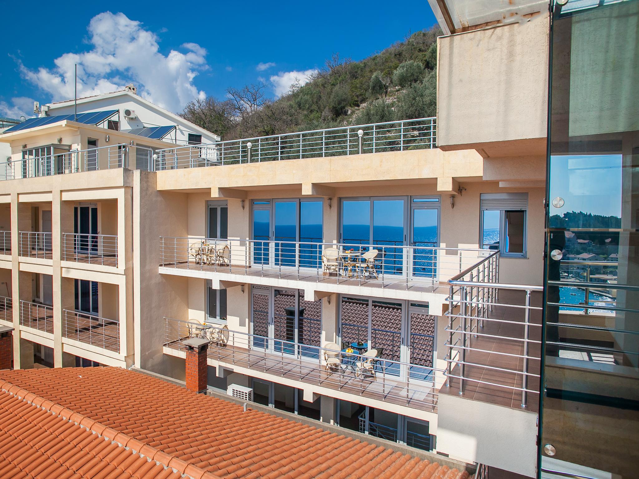 Raymond Apartments Pržno Exteriör bild
