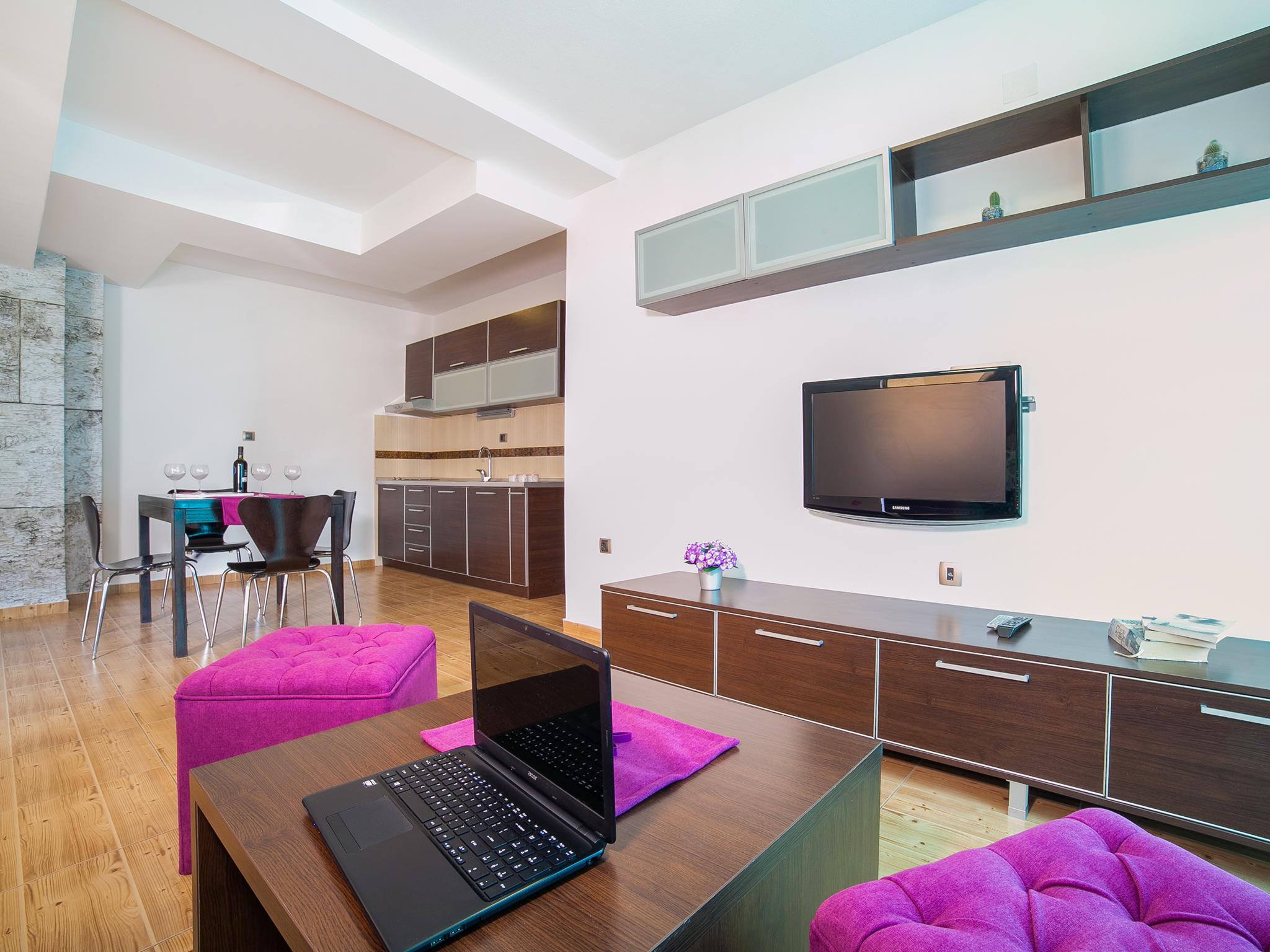 Raymond Apartments Pržno Exteriör bild