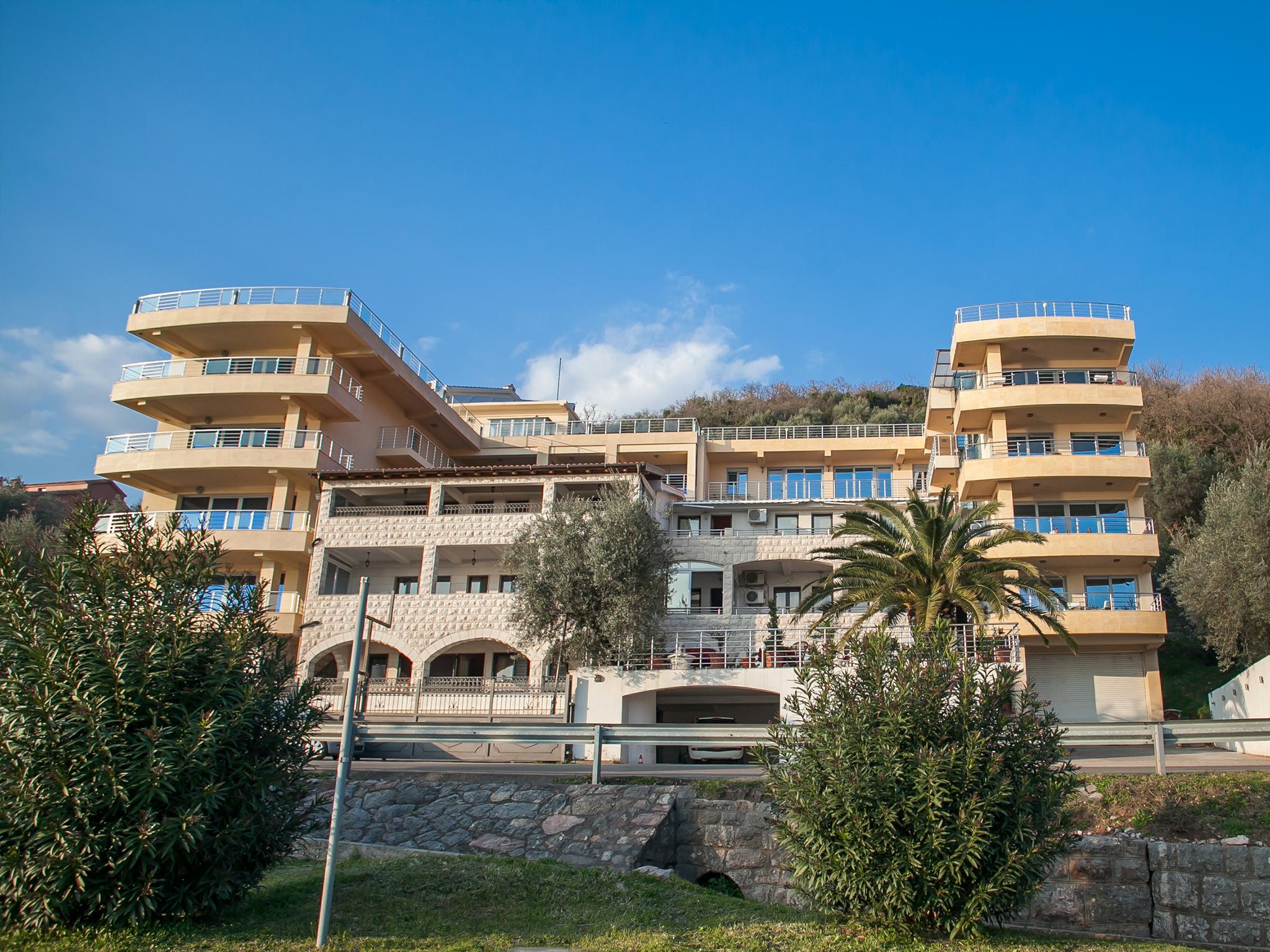 Raymond Apartments Pržno Exteriör bild